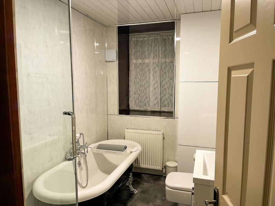 The Nook Crieff - Central 2-Bed With Garden :) Exterior photo